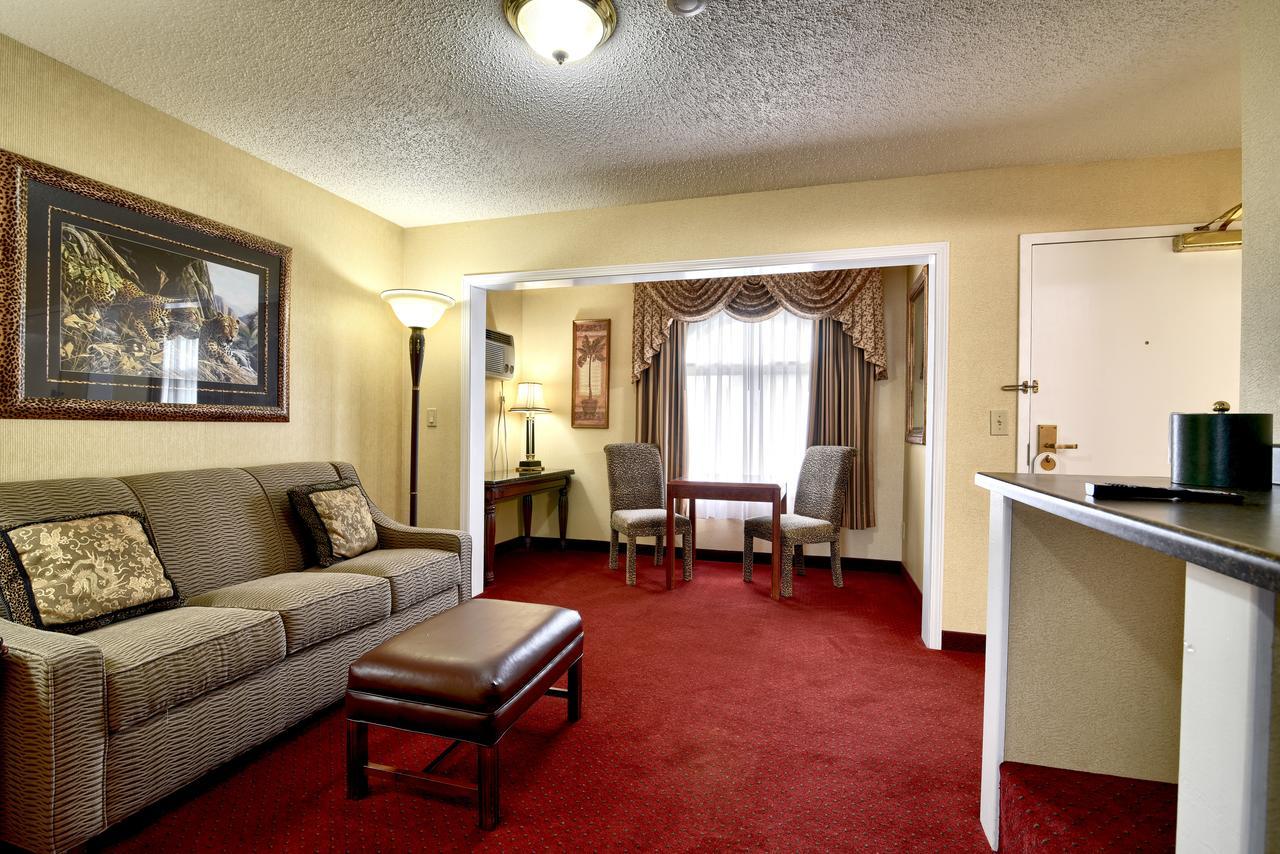 Roosevelt Inn & Suites Saratoga Springs Ballston Spa Екстериор снимка